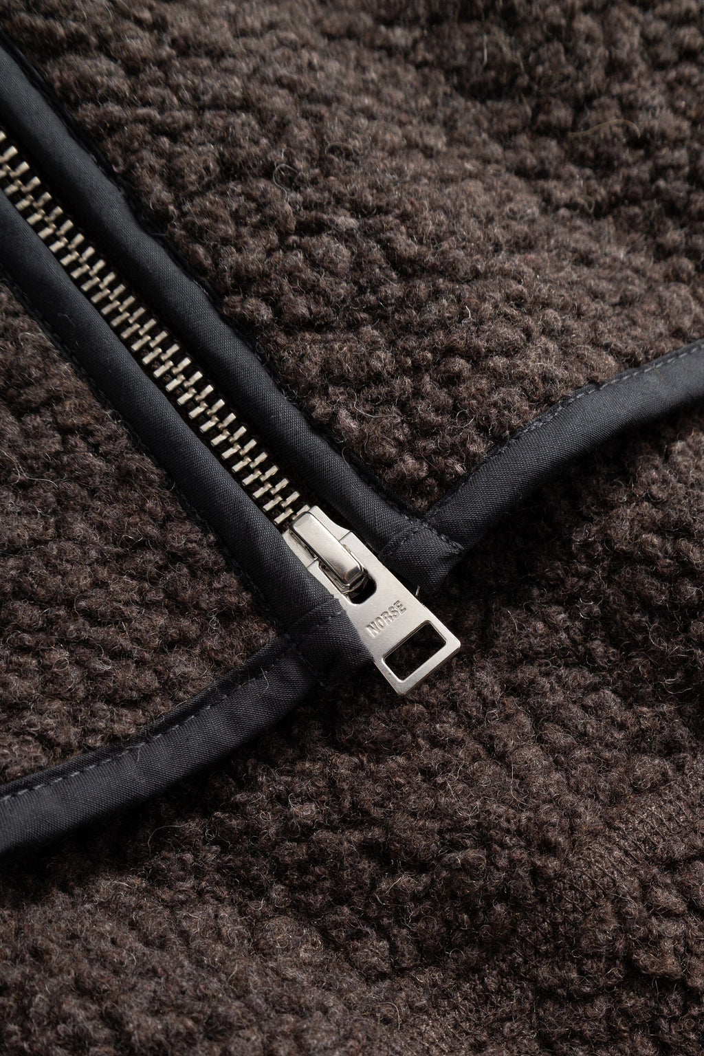 Norse Projects - Bjerget Sherpa Wool Fleece Jacket - Delicioso Brown Jakke Norse Projects 