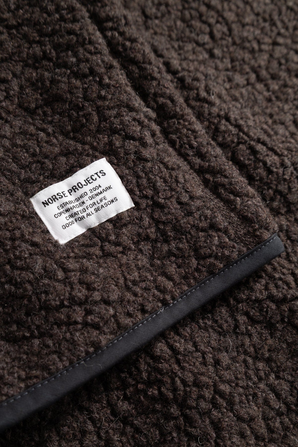 Norse Projects - Bjerget Sherpa Wool Fleece Jacket - Delicioso Brown Jakke Norse Projects 