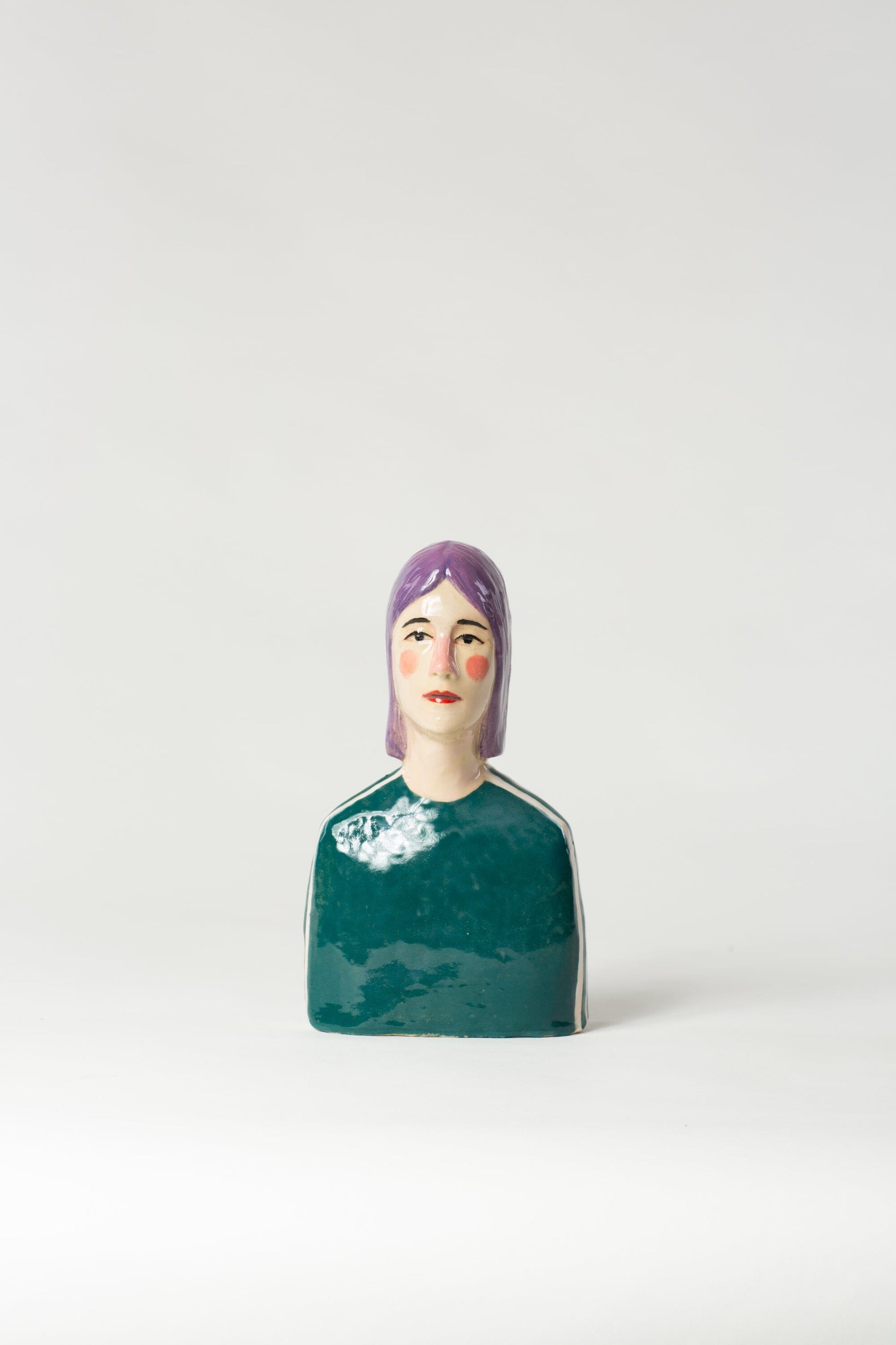 Robin Danielsson Untitled Figures 2023 (Lilla hår, grønn genser med striper) Art Salgshallen 