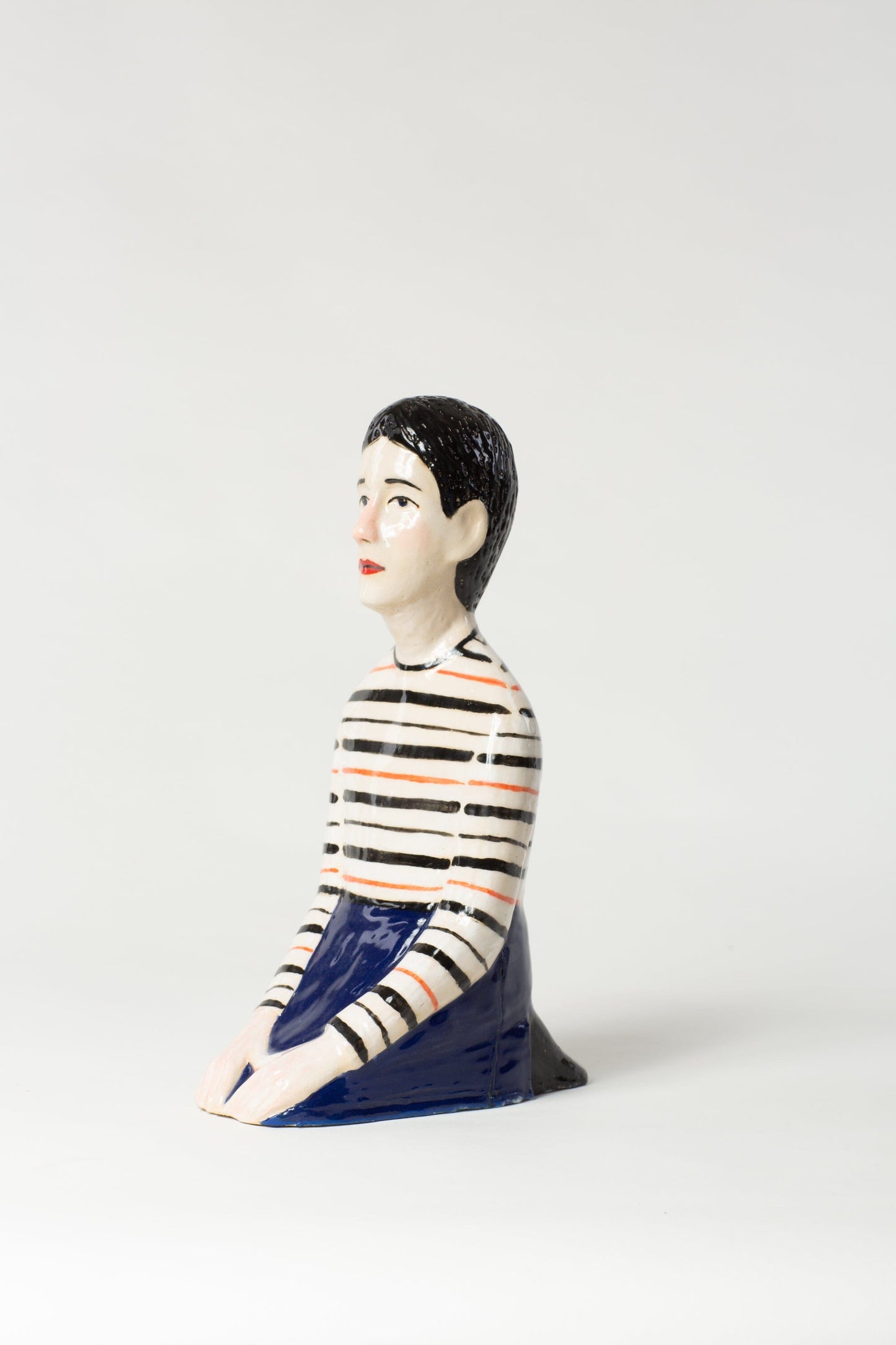 Robin Danielsson Untitled Figures 2023 (sittende med stripete genser) Art Salgshallen 